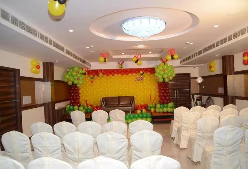 Hotelli Somisetty Landmark