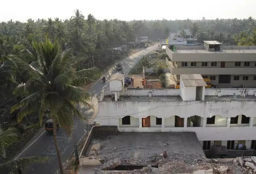 Hotelli Somisetty Landmark