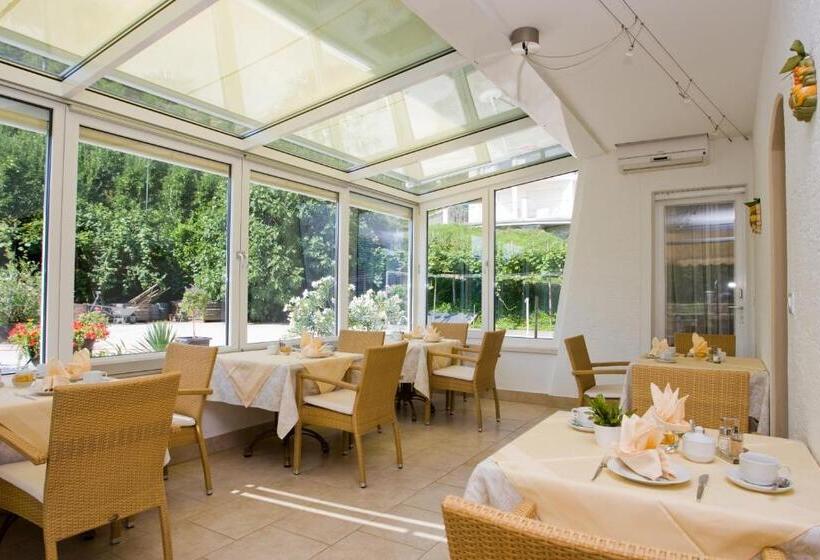 پانسیون Chalet Anna