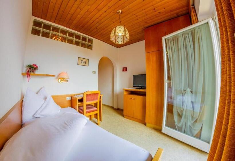 پانسیون Chalet Anna