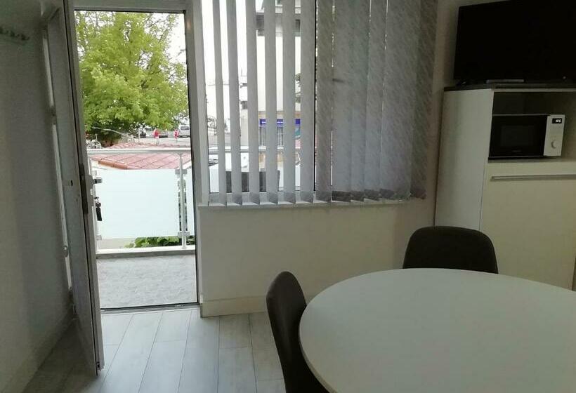 פנסיון Guest House Desi