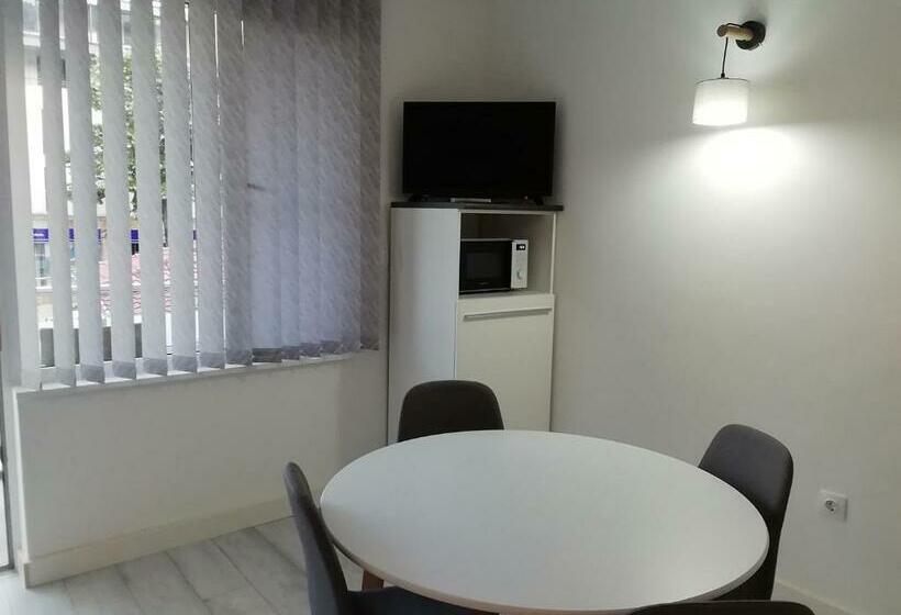 פנסיון Guest House Desi