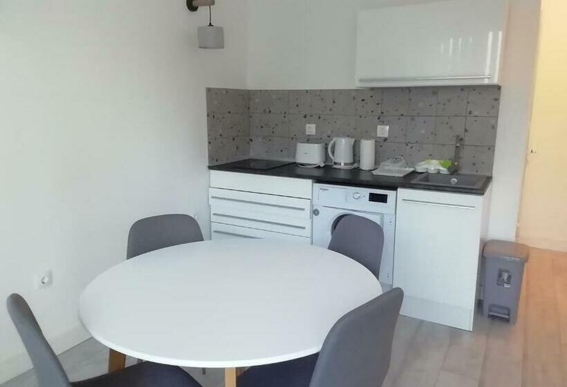 פנסיון Guest House Desi