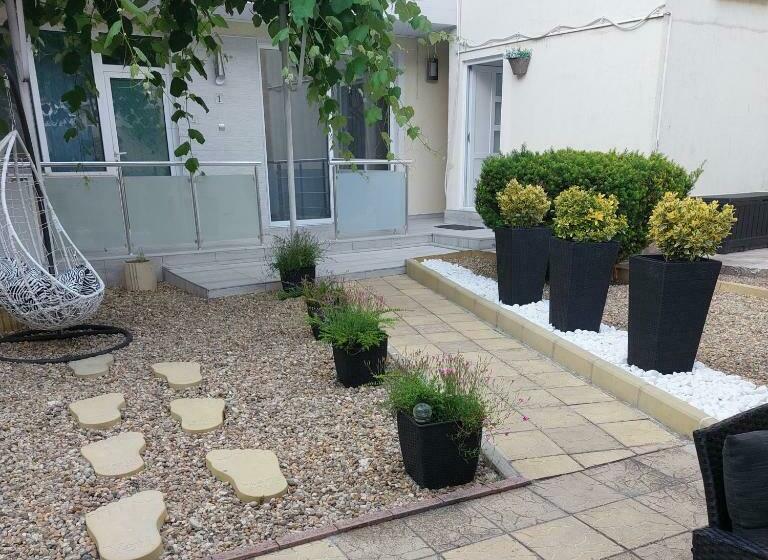 פנסיון Guest House Desi