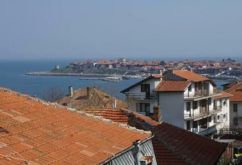 پانسیون Guest House Lambovi