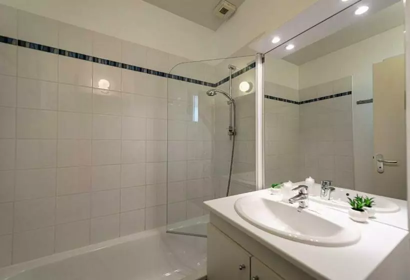 호스텔 Terres De France Le Domaine Du Golf