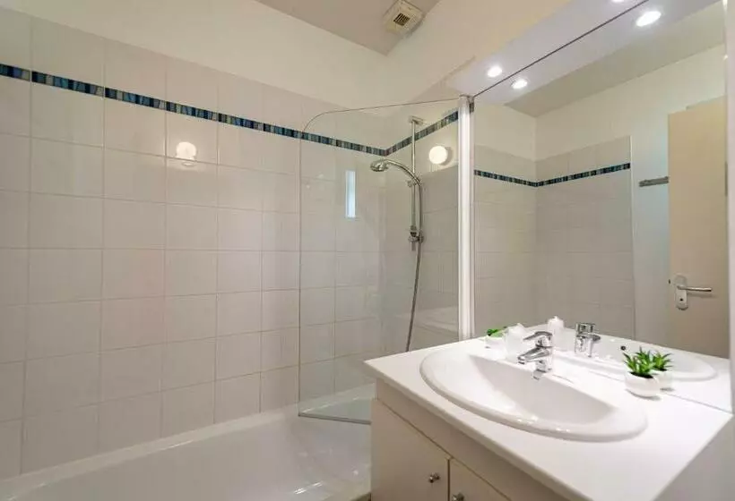 호스텔 Terres De France Le Domaine Du Golf