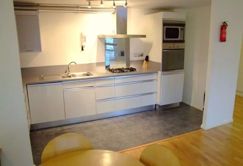 ホテル Access Apartments City