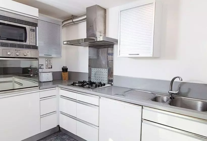 ホテル Access Apartments City