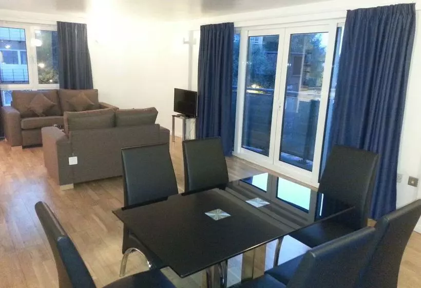 ホテル Access Apartments City