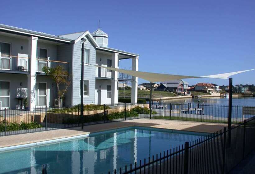 בית מלון כפרי C Mandurah Apartment Resort
