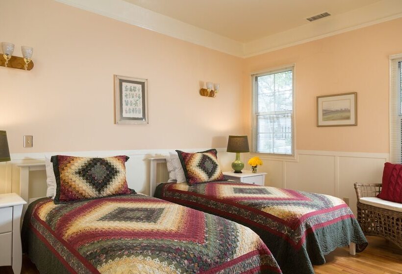 酒店 Cheshire Cat Inn & Cottages