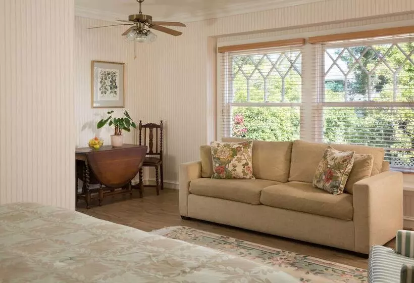 酒店 Cheshire Cat Inn & Cottages