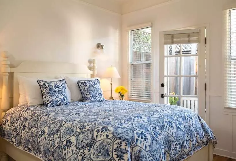 酒店 Cheshire Cat Inn & Cottages