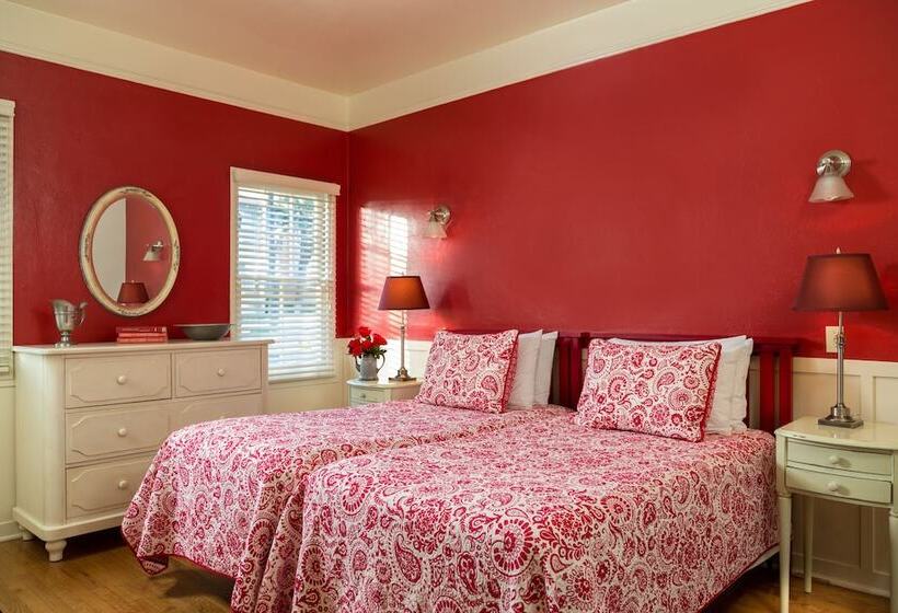 酒店 Cheshire Cat Inn & Cottages