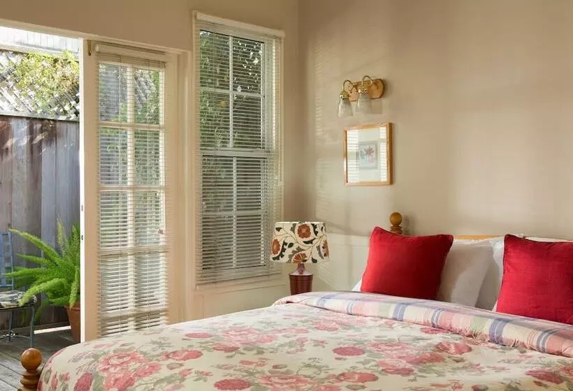 酒店 Cheshire Cat Inn & Cottages