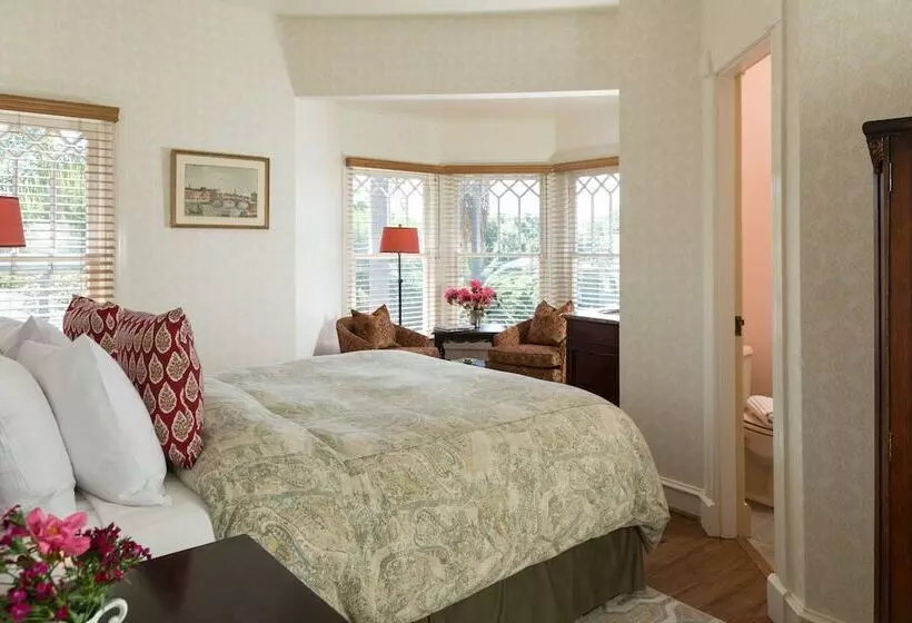 酒店 Cheshire Cat Inn & Cottages