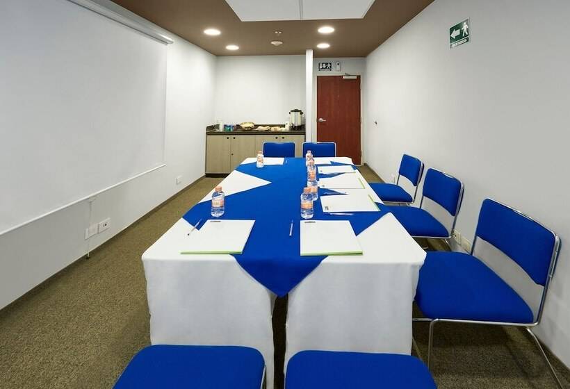 ホテル City Express Junior By Marriott Mexicali