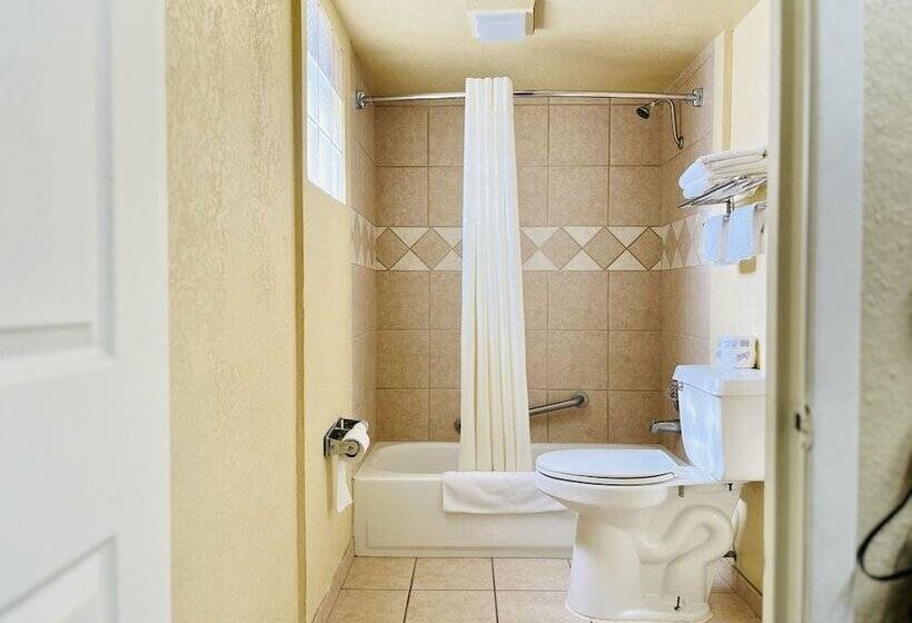 酒店 Econo Lodge Del Rio