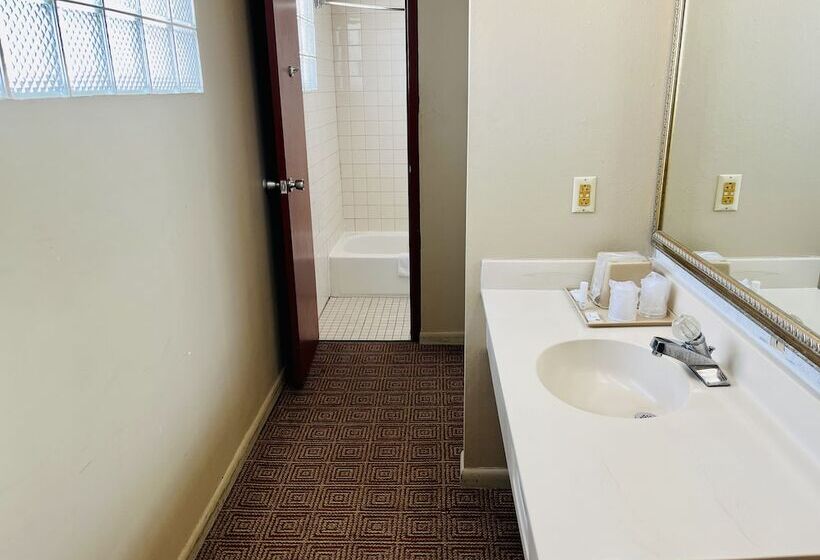 酒店 Econo Lodge Del Rio