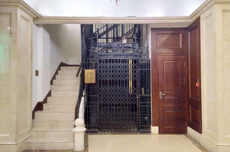 酒店 First Business