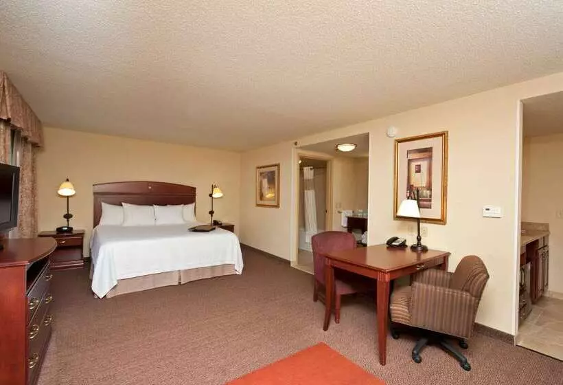 Отель Hampton Inn & Suites Bloomingtonnormal