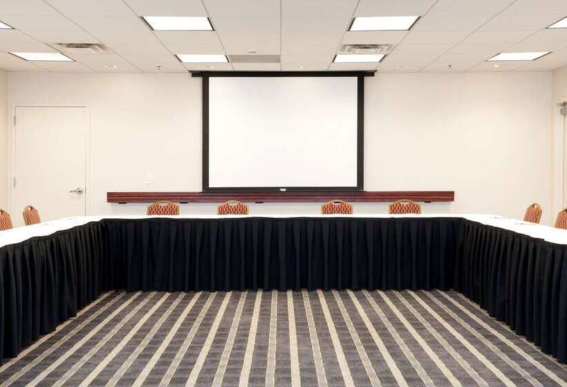 Отель Hampton Inn & Suites Bloomingtonnormal