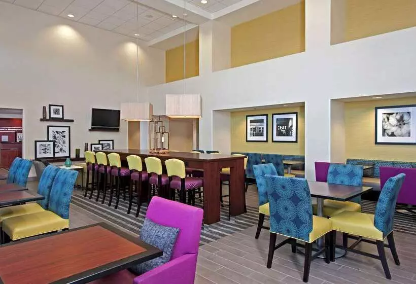 Отель Hampton Inn & Suites Bloomingtonnormal