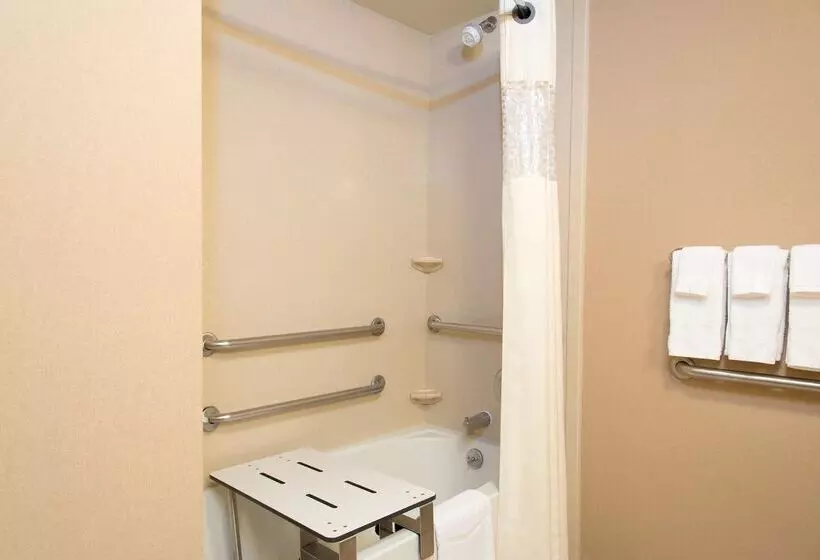 Отель Hampton Inn & Suites Bloomingtonnormal