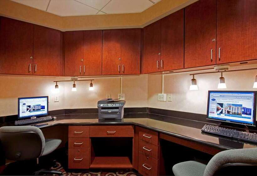 Отель Hampton Inn & Suites Bloomingtonnormal