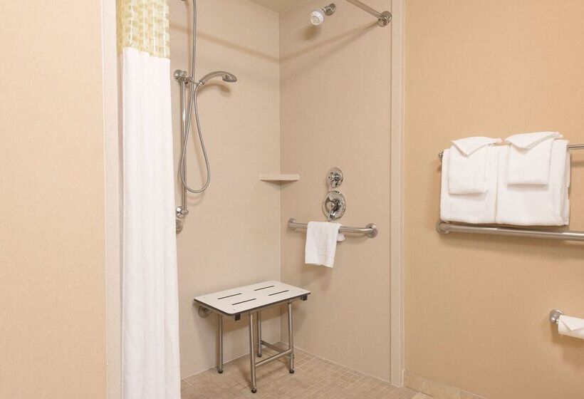 Отель Hampton Inn & Suites Bloomingtonnormal