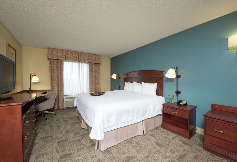 Отель Hampton Inn & Suites Bloomingtonnormal