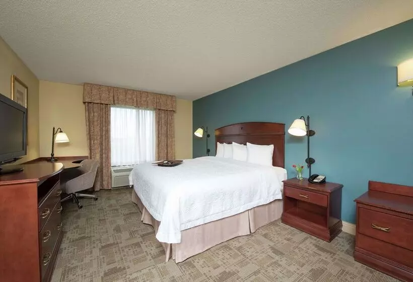Отель Hampton Inn & Suites Bloomingtonnormal