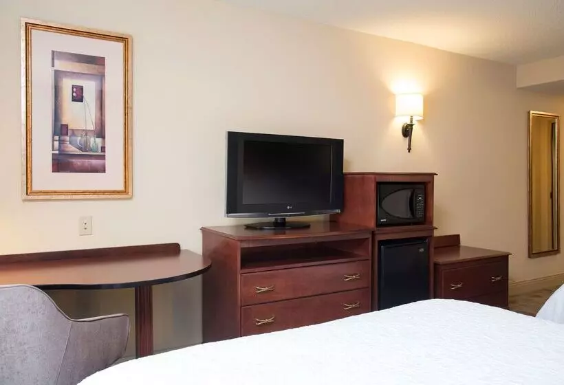 Отель Hampton Inn & Suites Bloomingtonnormal
