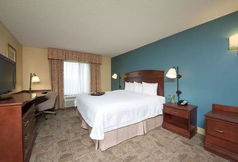 Отель Hampton Inn & Suites Bloomingtonnormal