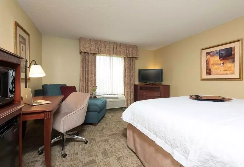 Отель Hampton Inn & Suites Bloomingtonnormal