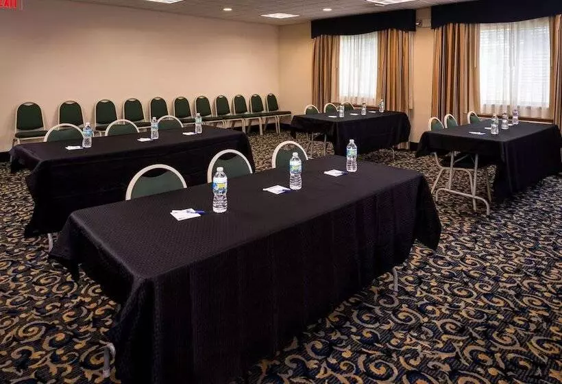 Holiday Inn Express Hotel & Suites Bucyrus, An Ihg