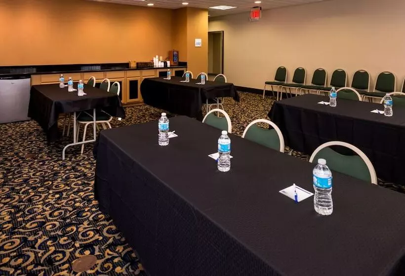 Holiday Inn Express Hotel & Suites Bucyrus, An Ihg