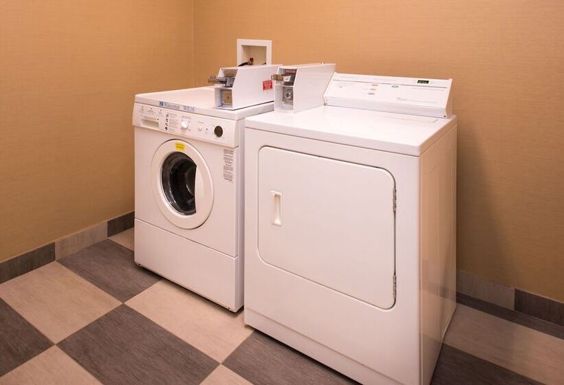 Holiday Inn Express Hotel & Suites Bucyrus, An Ihg