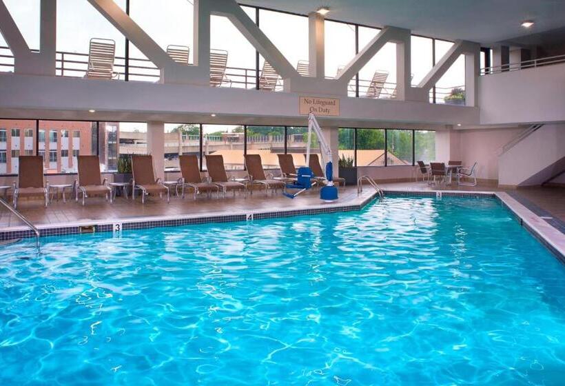 בית מלון כפרי Marriott East Lansing At University Place