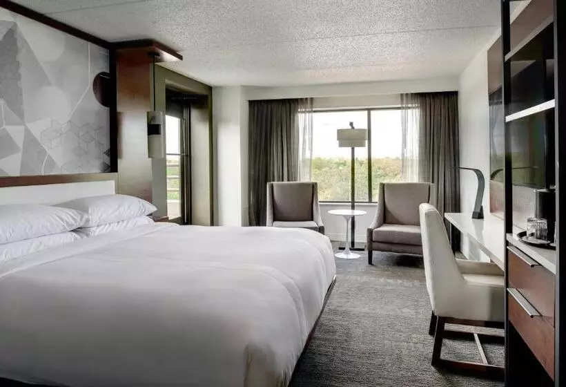 호텔 Marriott East Lansing At University Place