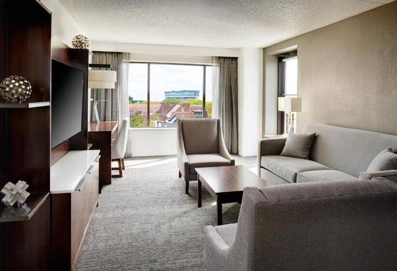 בית מלון כפרי Marriott East Lansing At University Place