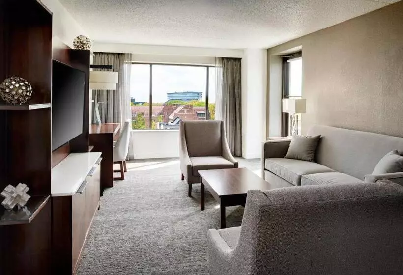 호텔 Marriott East Lansing At University Place