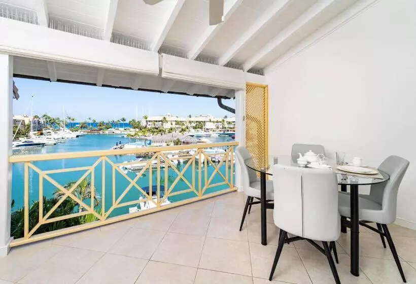 هتل Port St. Charles