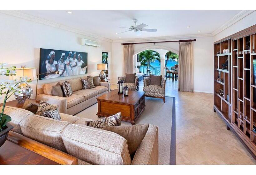 هتل Port St. Charles