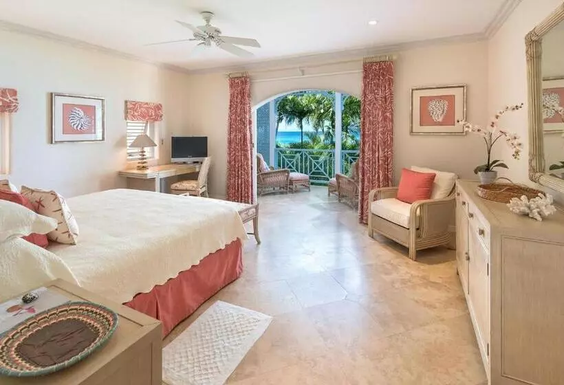 هتل Port St. Charles