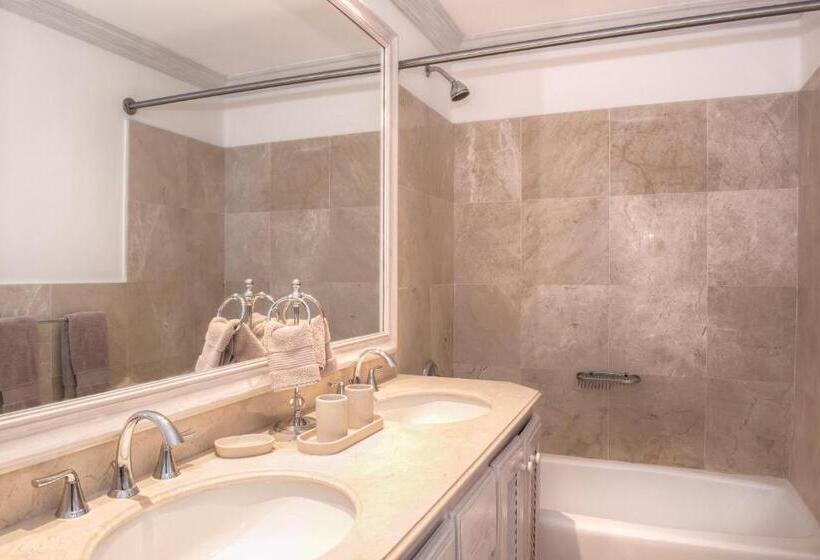 هتل Port St. Charles