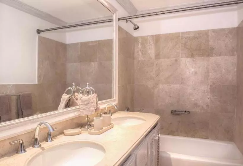 هتل Port St. Charles