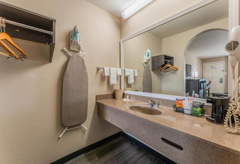 酒店 Super 8 By Wyndham Lake Charles Northeast