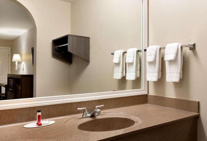 酒店 Super 8 By Wyndham Lake Charles Northeast